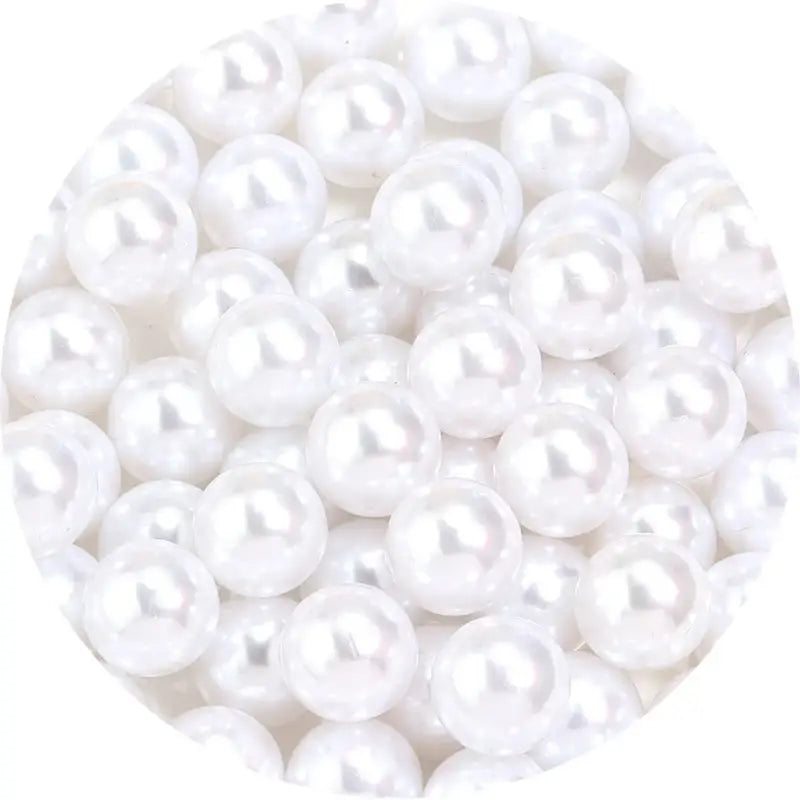 White pearl beads arranged in a circular pattern.