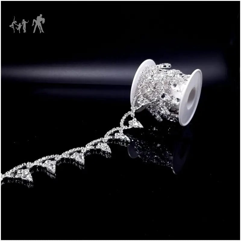 1 Yard Rhinestone Trim Chain, Silver Crystal Rhinestone Close Tassel Chain for Sewing Crafts Ideal Wedding Party Clothing DIY Decoration. (Pointed)